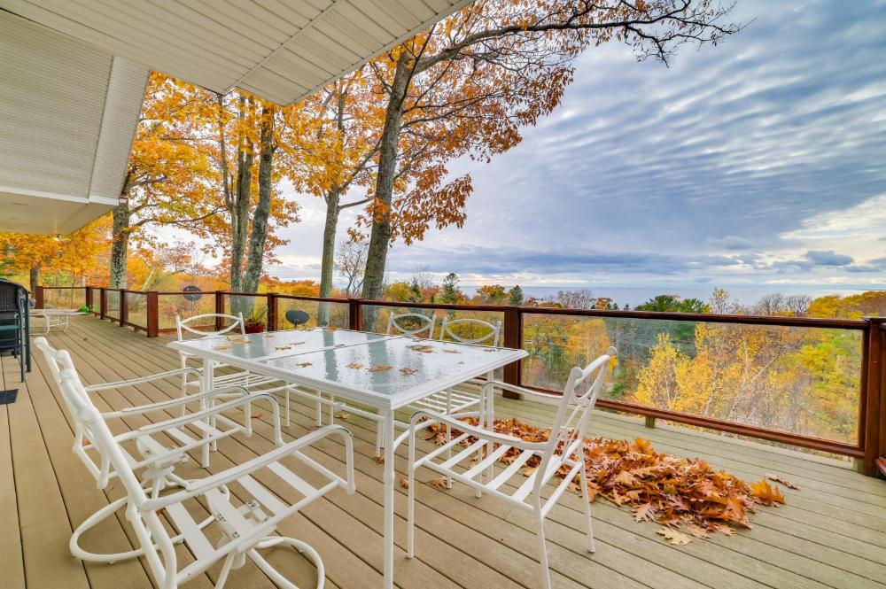 17 Mi to Skiing! Lake-View Michigan Home with Deck